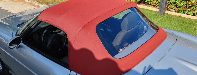 Capote de cabriolet restaurée par la sellerie Sainte Colombe.